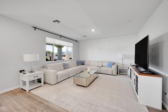 9475 Pasaje Pl, Elk Grove, CA 95624