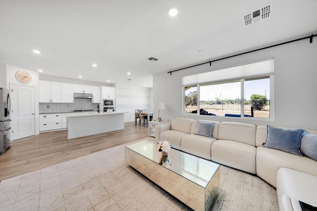 9475 Pasaje Pl, Elk Grove, CA 95624