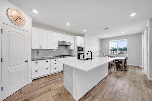 9475 Pasaje Pl, Elk Grove, CA 95624