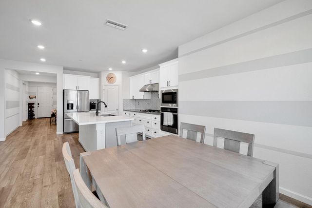 9475 Pasaje Pl, Elk Grove, CA 95624