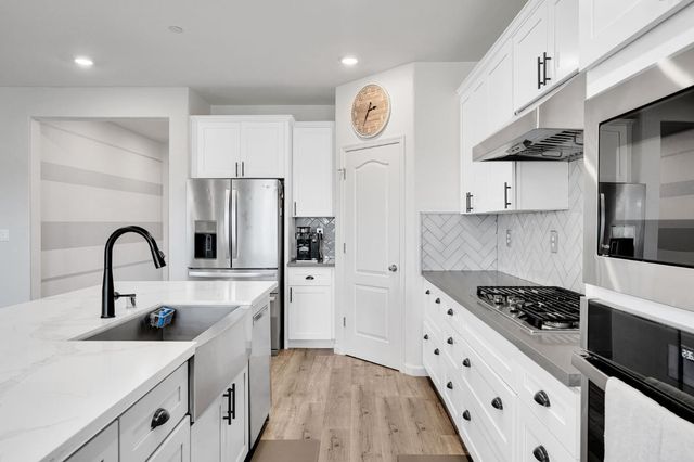 9475 Pasaje Pl, Elk Grove, CA 95624