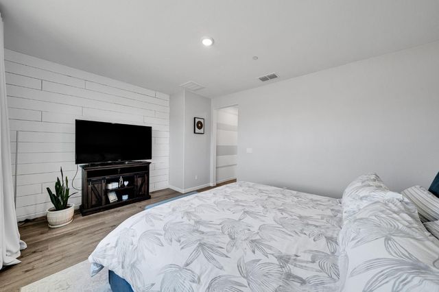 9475 Pasaje Pl, Elk Grove, CA 95624