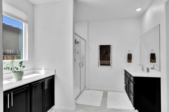 9475 Pasaje Pl, Elk Grove, CA 95624