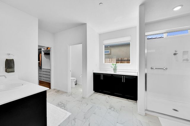 9475 Pasaje Pl, Elk Grove, CA 95624
