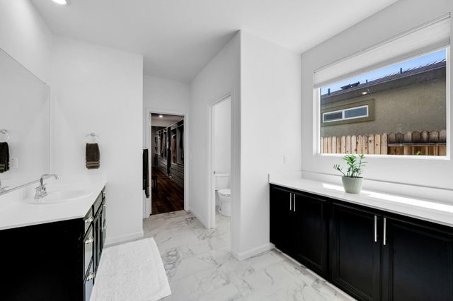 9475 Pasaje Pl, Elk Grove, CA 95624