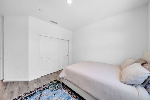 9475 Pasaje Pl, Elk Grove, CA 95624