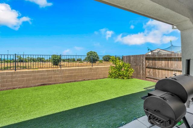 9475 Pasaje Pl, Elk Grove, CA 95624