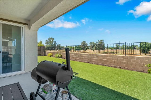 9475 Pasaje Pl, Elk Grove, CA 95624