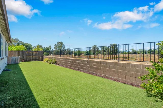 9475 Pasaje Pl, Elk Grove, CA 95624