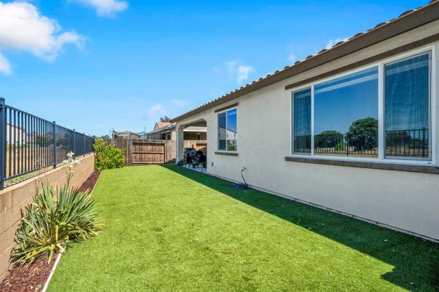 9475 Pasaje Pl, Elk Grove, CA 95624