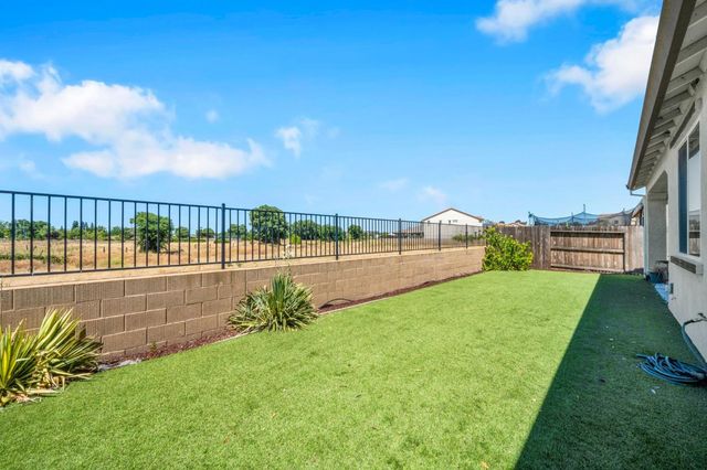 9475 Pasaje Pl, Elk Grove, CA 95624