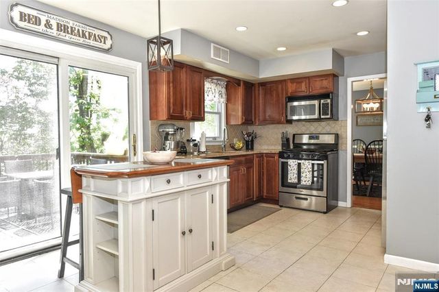 143 Nottingham Road, Ramsey, NJ 07446