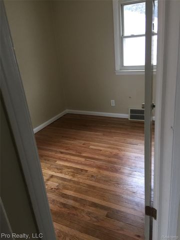 1044 Cloverlawn Avenue, Lincoln Park, MI 48146