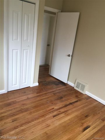1044 Cloverlawn Avenue, Lincoln Park, MI 48146