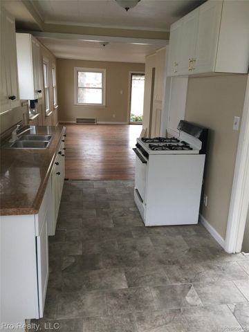 1044 Cloverlawn Avenue, Lincoln Park, MI 48146