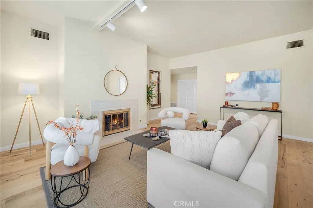 1870 Veteran Avenue 101, Los Angeles, CA 90025