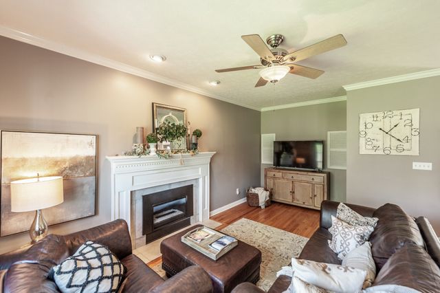 157 Hidden Cove Ct, Gallatin, TN 37066