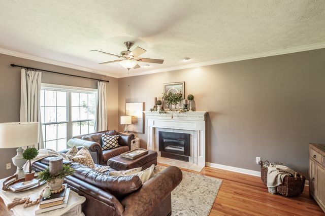 157 Hidden Cove Ct, Gallatin, TN 37066