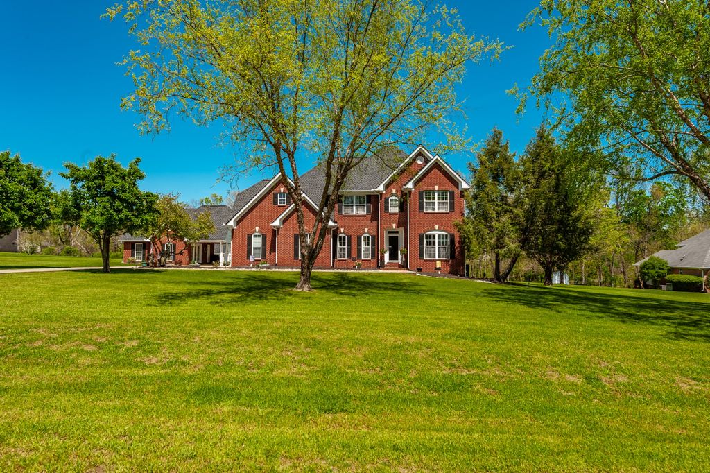 157 Hidden Cove Ct, Gallatin, TN 37066