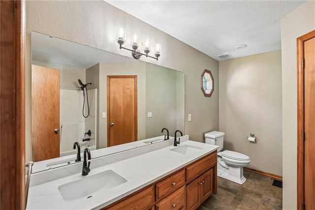 204 E 8th Street, Adrian, MO 64720