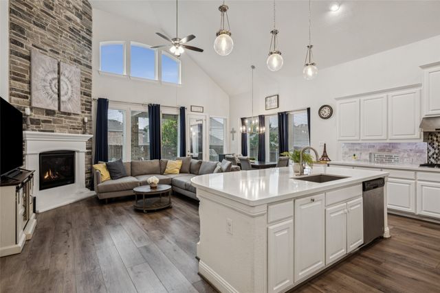 3909 Shrike Trail, Fort Worth, TX 76262