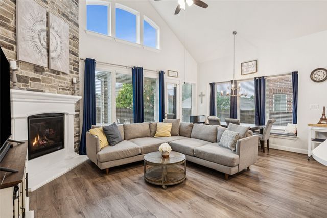 3909 Shrike Trail, Fort Worth, TX 76262