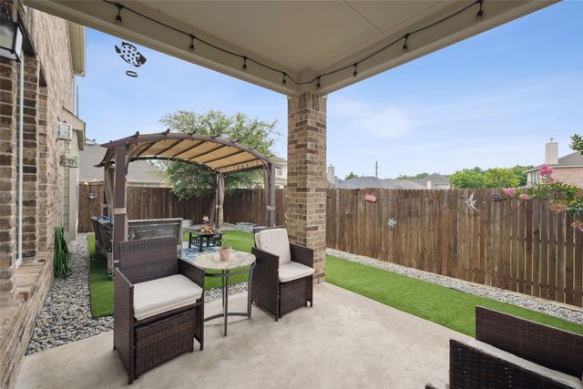 3909 Shrike Trail, Fort Worth, TX 76262