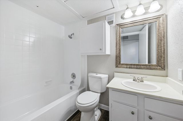 3800 Sherwood Lane 132, Houston, TX 77092