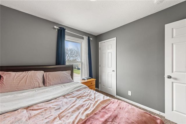 1405 NE 196th Street, Smithville, MO 64089
