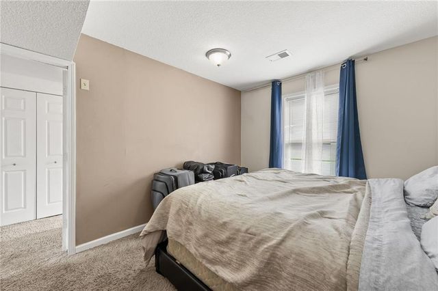 1405 NE 196th Street, Smithville, MO 64089