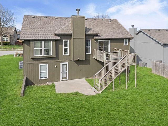 1405 NE 196th Street, Smithville, MO 64089