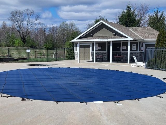 1405 NE 196th Street, Smithville, MO 64089