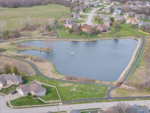 1405 NE 196th Street, Smithville, MO 64089