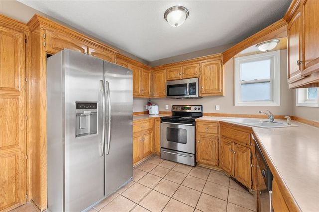 1405 NE 196th Street, Smithville, MO 64089