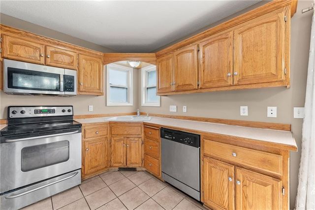 1405 NE 196th Street, Smithville, MO 64089
