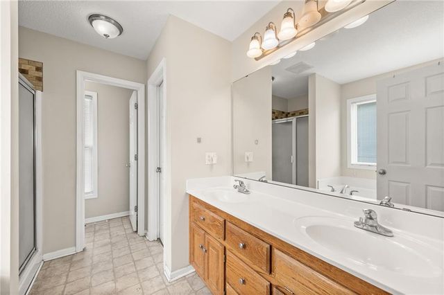 1405 NE 196th Street, Smithville, MO 64089