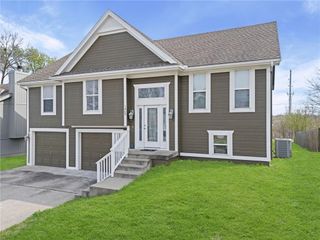 1405 NE 196th Street, Smithville, MO 64089
