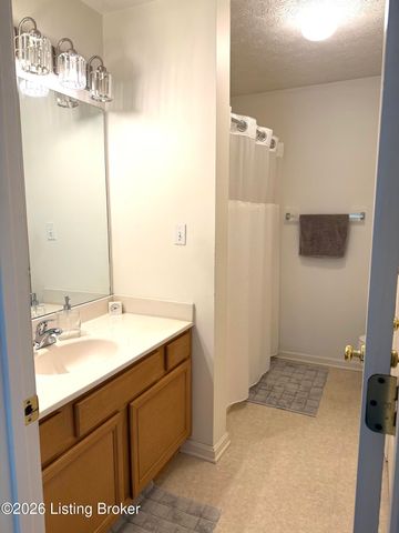 11012 Symington Cir, Louisville, KY 40241