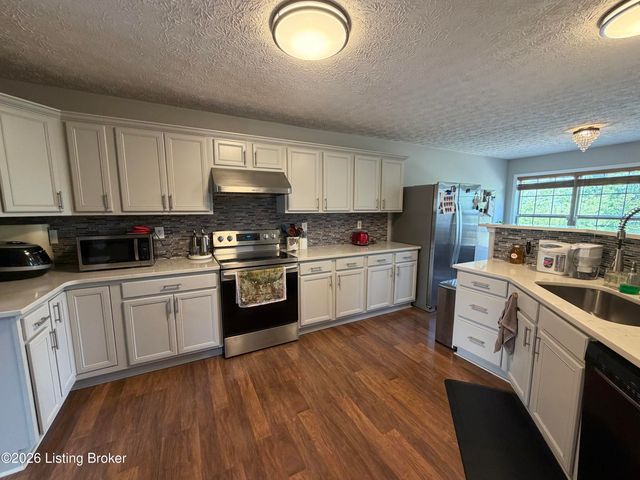 11012 Symington Cir, Louisville, KY 40241