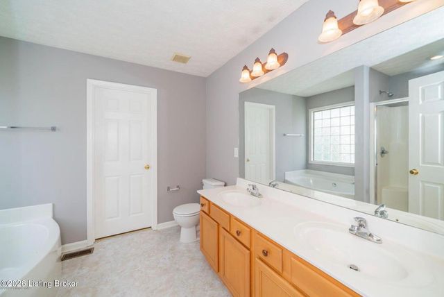 11012 Symington Cir, Louisville, KY 40241