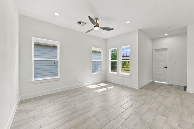 8707 Westcott Road A B, Houston, TX 77016