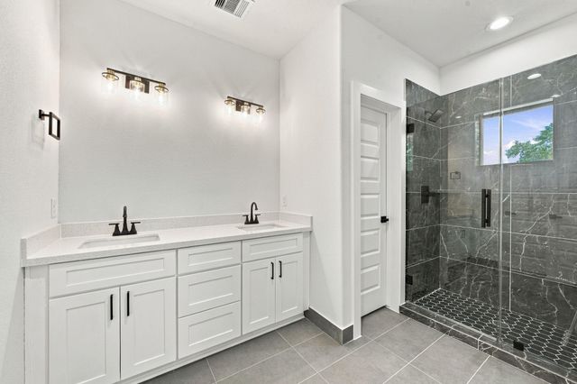 8707 Westcott Road A B, Houston, TX 77016