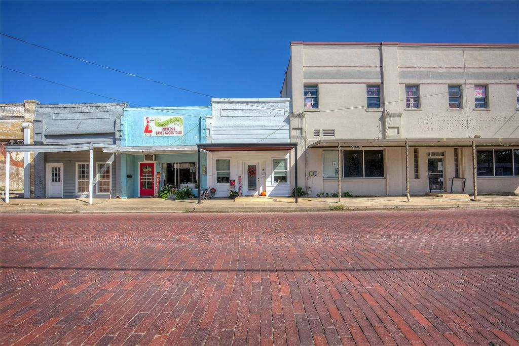 161 E Dallas Avenue, Cooper, TX 75432