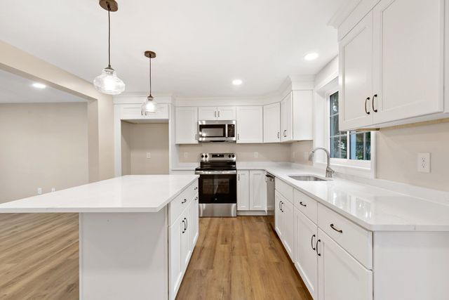 4 Lady Bug Ln, Plymouth, MA 02360