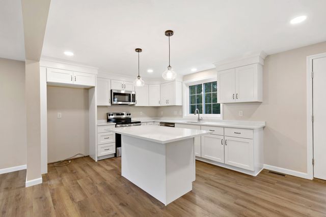 4 Lady Bug Ln, Plymouth, MA 02360