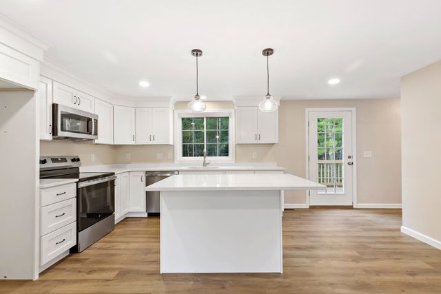 4 Lady Bug Ln, Plymouth, MA 02360