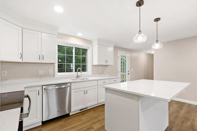 4 Lady Bug Ln, Plymouth, MA 02360