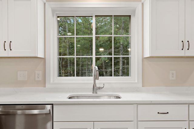 4 Lady Bug Ln, Plymouth, MA 02360