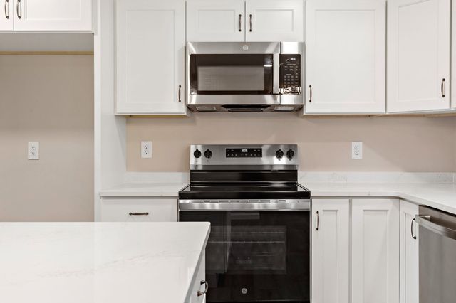 4 Lady Bug Ln, Plymouth, MA 02360