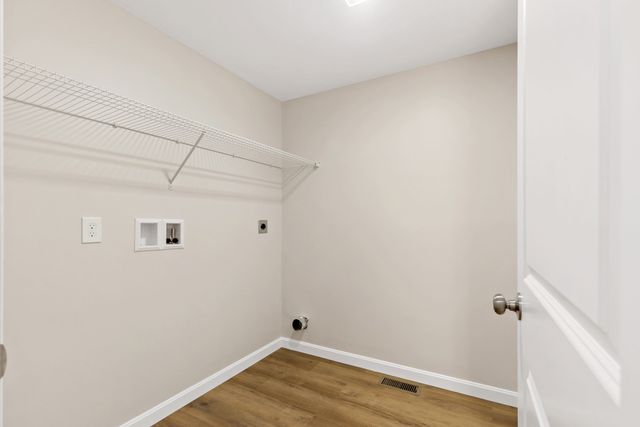 4 Lady Bug Ln, Plymouth, MA 02360